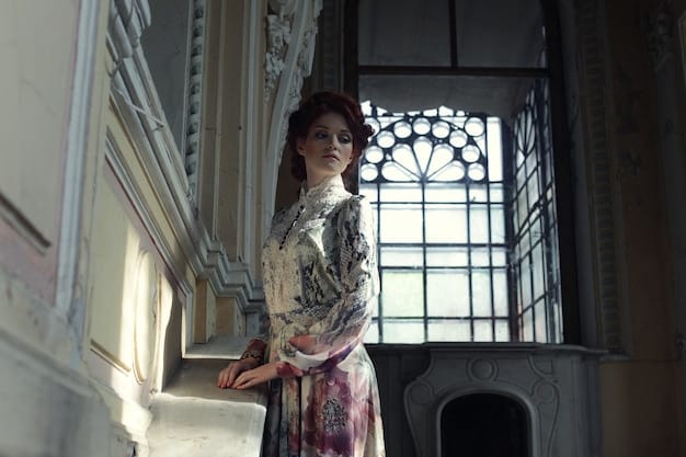 Actresses wearing elegant and colourful dresses in a korean drama. They are in a historical palace.